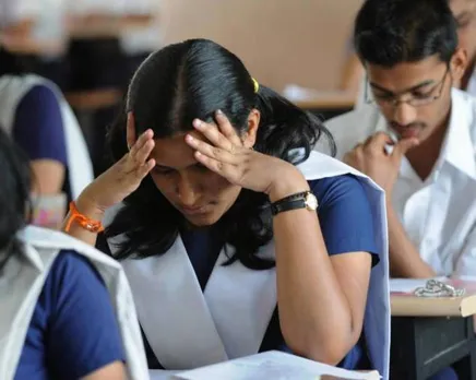 Tamil Nadu HSC, SSLC Datesheet 2019:  பொதுத்தேர்வு எழுதும் 10 மற்றும் 12 ஆம் வகுப்பு மாணவர்களே இது உங்களுக்கான நேரம்!