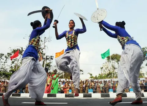 குடியரசு தின விழா: வீரதீர செயல்களுக்கான பதக்கங்கள் வழங்கிய முதல்வர் பழனிசாமி