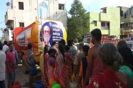 Chennai water crisis : தவித்த சென்னைவாசிகளுக்கு தாகசாந்தி செய்த ரஜினி மக்கள் மன்றம்