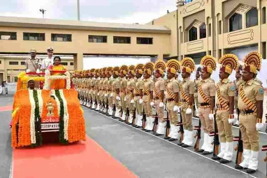 Tamilisai Soundararajan Swearing, Telangana Governor Tamilisai Soundararajan,தமிழிசை சௌந்தரராஜன் ஆளுநராக பதவியேற்பு, குமரி அனந்தன், ஓ.பன்னீர்செல்வம் பங்கேற்பு, Congress Leader Kumari Ananthan, Tamilisai Soundararajan, Tamil Nadu Deputy CM O.Panneerselvam participated, Tamil Nadu Ministers participated