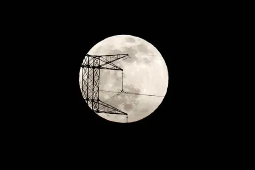 Lunar Eclipse 2020 in India Updates: 2020-ன் முதல் சந்திர கிரகணத்தைப் பார்த்து ரசித்த மக்கள்!