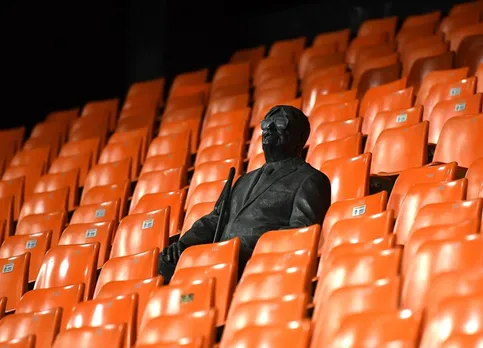 Trending Viral News Vicente Navarro Aparicio statue witnessed Valencia Atlanta match