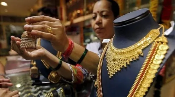 Today Gold Rate: செம்ம ஸ்பீடில் சரிந்த தங்கம்: சென்னை, கோவையில் இன்று ரேட் என்ன?
