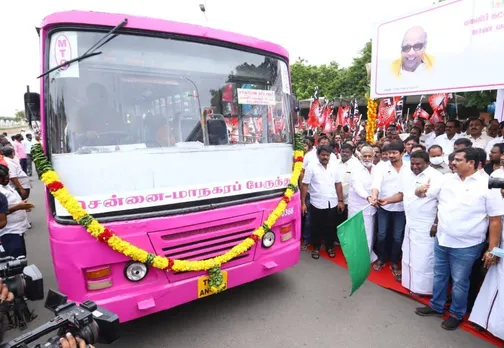 சமூக வலைதளங்களில் கேலி: முழுவதும் பிங்க் நிறத்துக்கு மாறிய பேருந்து