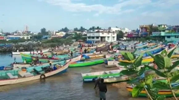 'வீடுகளுக்குள் கடல் நீர் புகும் அபாயம்'.. தவிக்கும் மீனவ மக்கள்: செவி சாய்க்குமா அரசு?