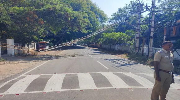 திருச்சி நிகழ்ச்சியில் கே.என்.நேரு: திடீரென சரிந்து விழுந்த 130 அடி கம்பம்; பரபரப்பு