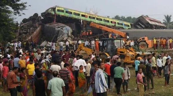 ஒடிசா ரயில் விபத்து; ஜூனியர் இன்ஜினியரை விசாரித்து, அவரது வீட்டிற்கு சீல் வைத்த சி.பி.ஐ