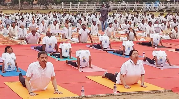 Governor RN Ravi, Yoga Day, Chidambaram, Annamalai University, அண்ணாமலை பல்கலைக்கழகம், ஆளுநர் ஆர் என் ரவி, யோகாசனம், கருப்புக்கொடி அச்சத்தில் பலத்த போலீஸ் பாதுகாப்பு , RN Ravi, International Yoga Day, Annamalai University yoga