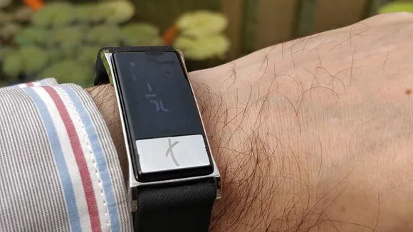 Smartron tband Review: This Fitness Band is a Blood Pressure Monitor Too!