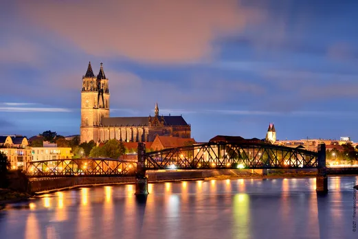 Magdeburg_Elbufer_mit_Hubbrücke_Dom GERMANY.jpg