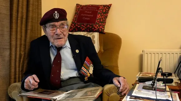 100-Year-Old D-Day Veteran Bill Gladden Dies at Home in England