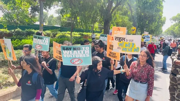 Student Protest Erupts Outside Indian Congress Headquarters Over Proposed Wealth Redistribution Policies