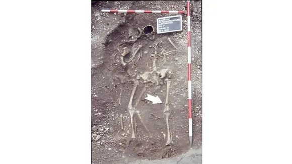 1,800-Year-Old Roman-EraMother-Daughter Burial Discovered in Austria