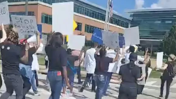 Pharmacists Protest Express Scripts Over Unfavorable Contracts and Mail-Order Pressures