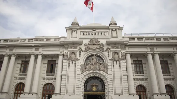 Peruvian Congress Approves $7 Billion Pension Withdrawal Bill Amid Economic Crisis