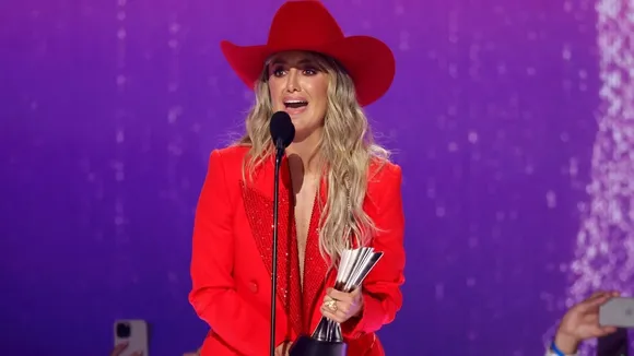 Lainey Wilson Debuts 'Hang Tight Honey' at ACM Awards, Announces New Album