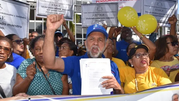 Dominican Teachers Protest for Higher Pay and Better School Conditions