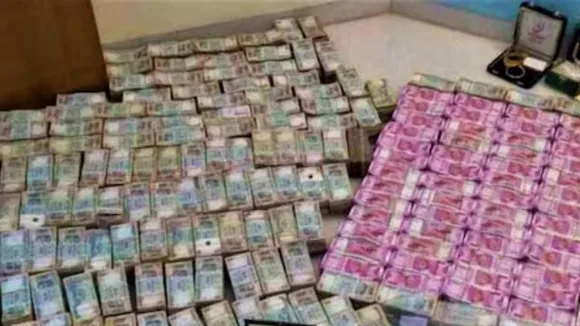 Man Caught with Rs 14 Lakh Hidden in Shirt at Tamil Nadu-Kerala Border Ahead of Lok Sabha Elections