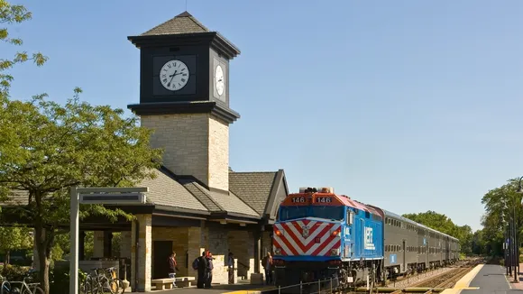 Metra Expands Service on Union Pacific North and Milwaukee District North Lines