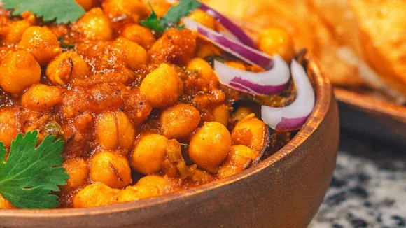 Chickpea Curry's Surprising Environmental Impact Revealed inStudy