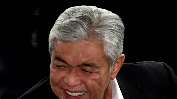 Zahid Confirms Existence of Royal Decree Allowing Najib to Serve Sentence at Home