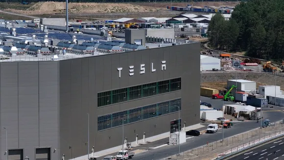 NHTSA Investigates Tesla's Autopilot Recall Remedy After 20 Crashes
