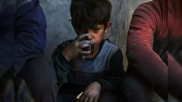 Child Labourers Forced to Work Long Hours Filling and Packing Liquor Bottles in Indian Distillery, State Inspection Finds