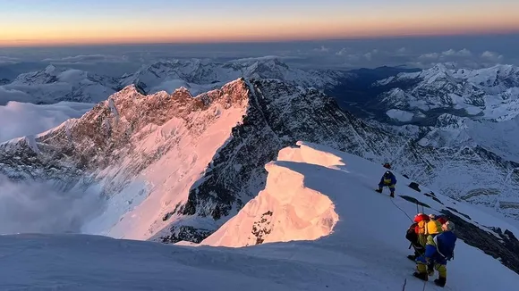 Costa Rican Chef Becomes First Central American to Summit Mount Everest