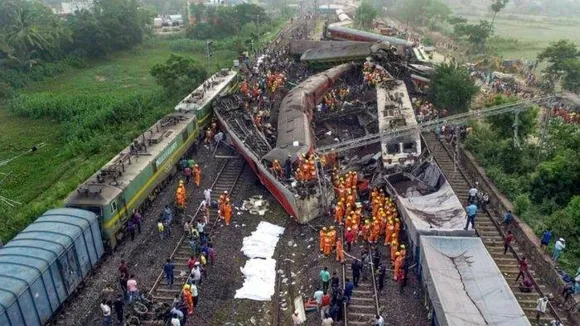Train Collision in Bangladesh Prompts Rescue Efforts and Investigations