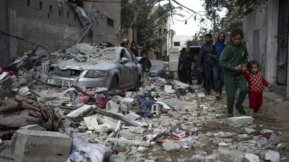 Israeli Air Strikes Kill 13 in Rafah as Hamas Leaders Meet in Egypt for Ceasefire Talks