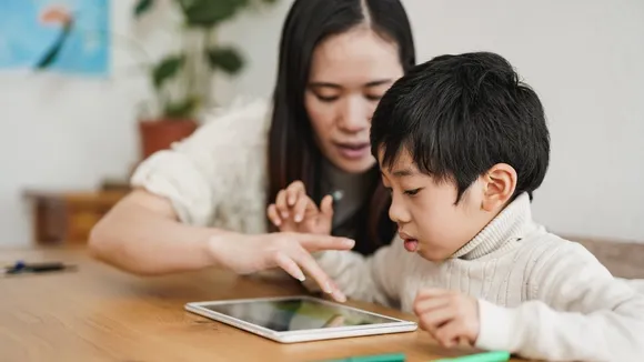 Chinese Authorities Urge Schools to Stop Burdening Teachers with Unnecessary Apps