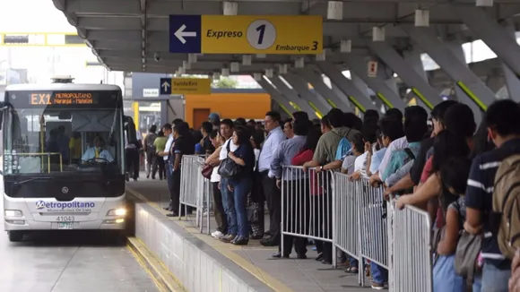 Lima's Metropolitano Bus Service Optimized with Route Changes and Boarding Improvements