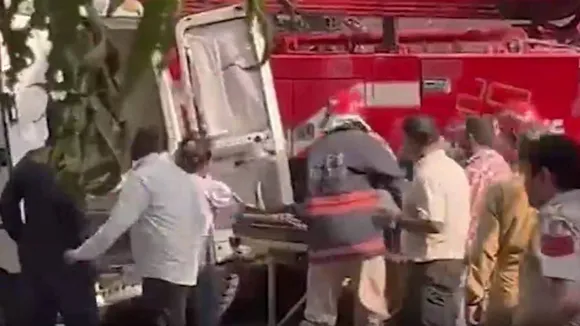 46-Year-Old Office Superintendent Dies in New Delhi Fire, 6 Others Rescued