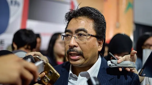 Johari Ghani Defers to PM on Agong's Addendum Decree for Najib