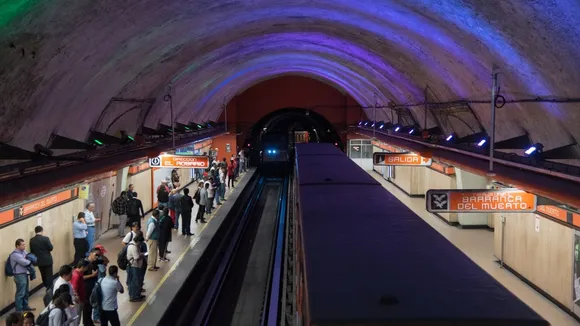 Mexico City Metro Line 7 Faces Major Delays Amid Political Transition