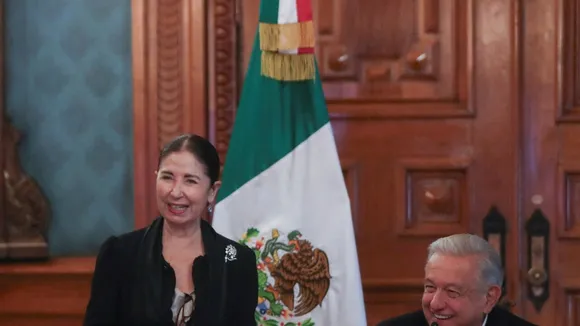 Mexican President Jokes About Restricting US Expats Amid Growing Numbers