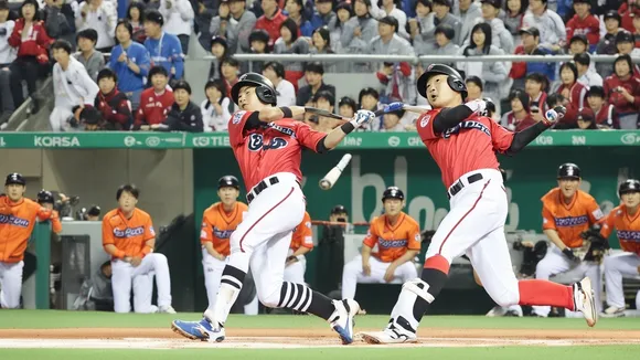Lee Jung-hoo Extends Hitting Streak to 9 Games for Lotte Giants