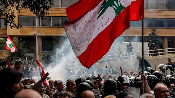 Protests Erupt Outside Government Palace and Social Security Center in Beirut Amid Political Deadlock