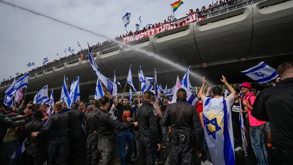 Israeli Authorities Use Water Cannons to Disperse Anti-Government Protests in Tel Aviv