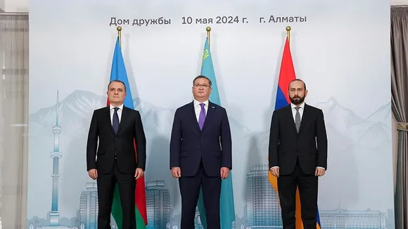 Armenian and Azerbaijani Foreign Ministers Meet in Kazakhstan to Discuss Peace Treaty