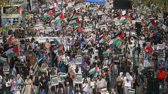 Pro-Israeli Protesters Hold Counter-Demonstrations as Thousands March in London to Mark Nakba Anniversary