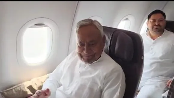 Nitish Kumar, Tejashwi Yadav Share Flight to Delhi After Polls Deliver Hung Parliament