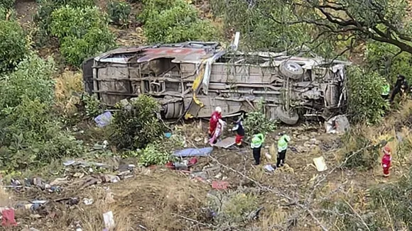Peru Bus Crash Kills 13, Injures 18 on Andean Highway