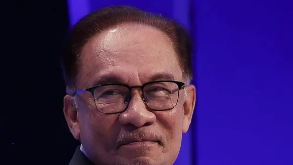 Malaysia PM Anwar Ibrahim Announces 13% Salary Increase for Civil Servants Amid Economic Challenges