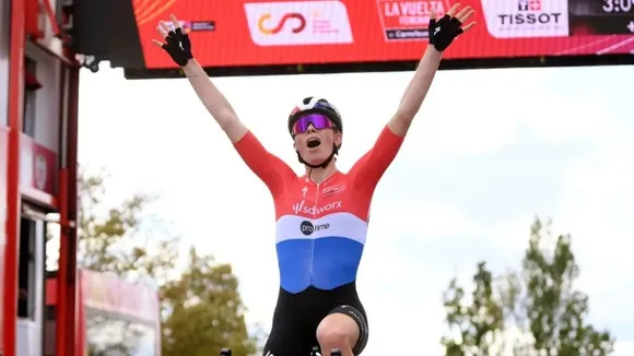 Dutch Cyclist Demi Vollering Triumphs in Vuelta Femeninastage, takes, commanding, win, first, finish, Seizes Leader's Jersey