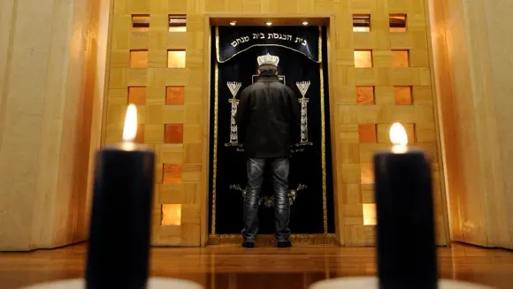 Russia's Dagestan Mourns After Gunmen Attack Synagogues and Churches, Killing Officers and Priest