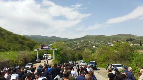 Armenian Protesters Block Road Over Border Demarcation Dispute with Azerbaijan