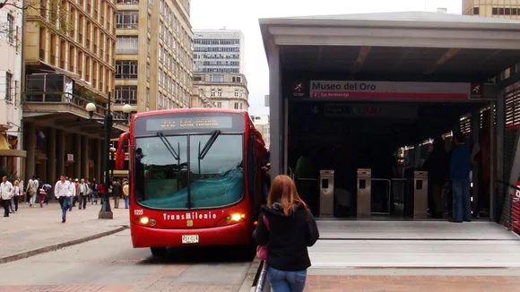 Bogotá's Transmilenio Reduces Bus Washing to Conserve Water Amid Drought