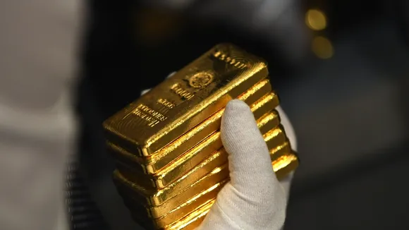 Gold Prices Retreat as Federal Reserve Signals Cautious Approach to Rate Cuts