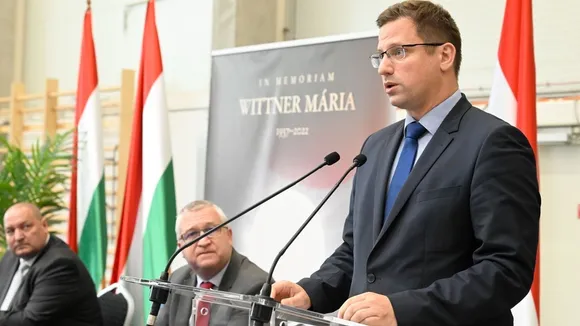 Gulyás Gergely Inaugurates Exhibition in Csepel Honoring 1956 Hero Wittner Mária